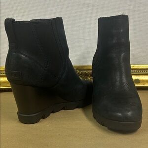 Sorel Black Leather Wedge Boots 8.5